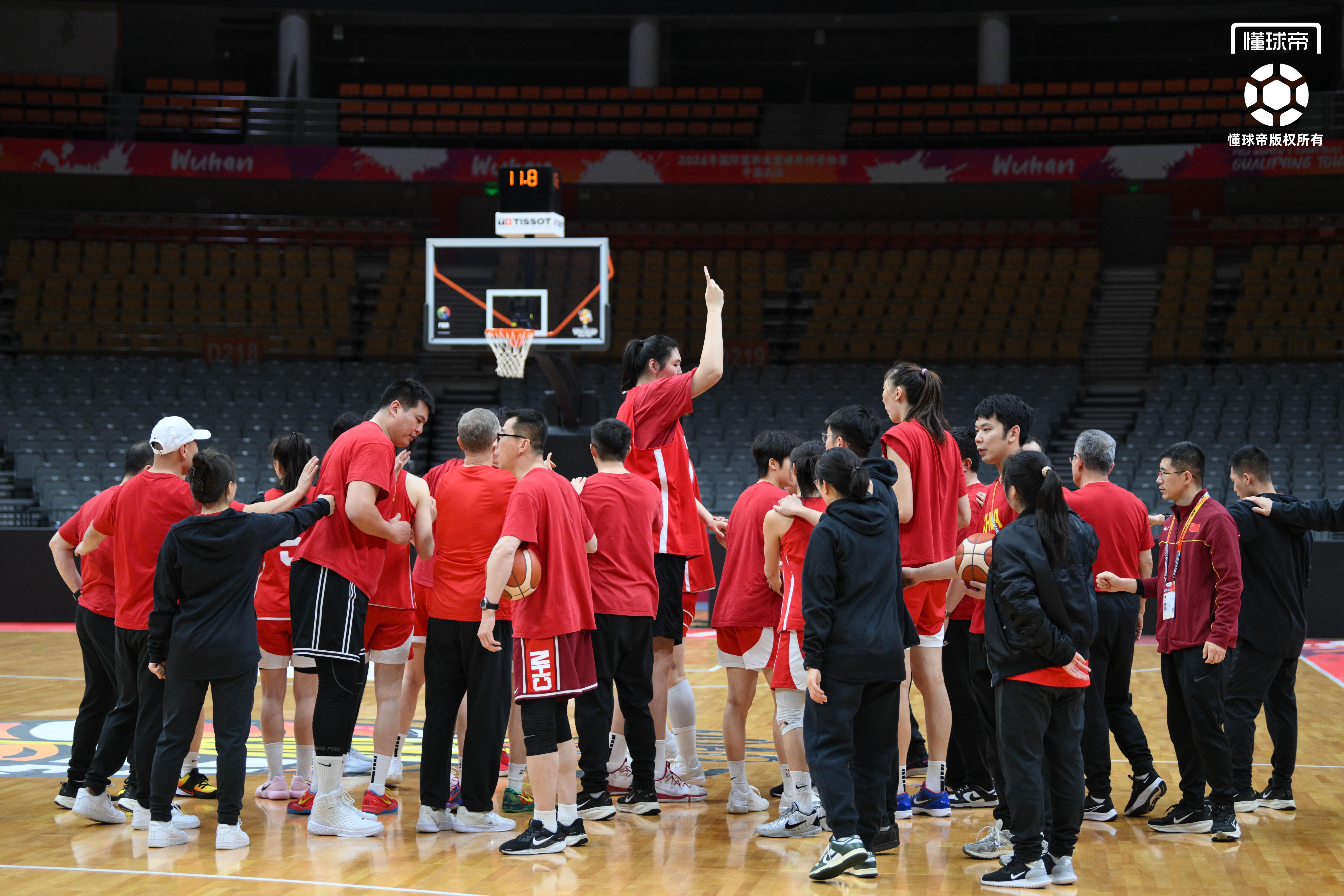欧冠晋级规则-中国女篮世预赛最后一练，王治郅到场观看&amp;amp;全队精神饱满